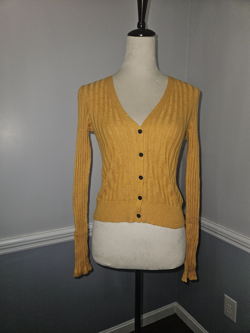 American Eagle Outfitters Cable Knit Ribbed V-Neck Button Cardigan Sweater Sz S